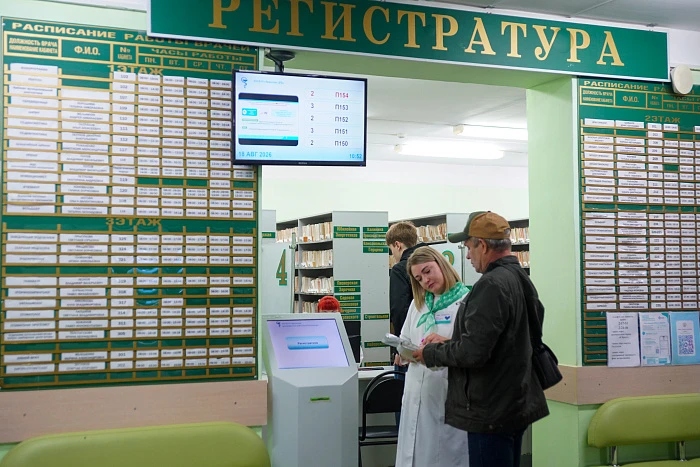 🏥 Александр Соколов и Андрей Березин обсудили с молодыми медиками вопросы поддержки сп...
