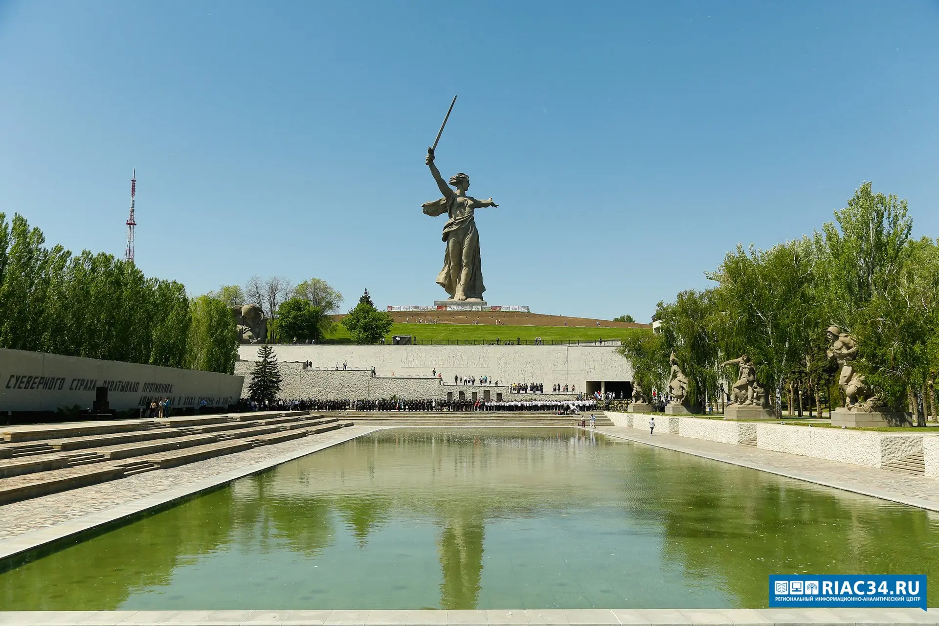 🛠 В Волгограде на Мамаевом кургане реставрируют 6 скульптур на Площади Героев.