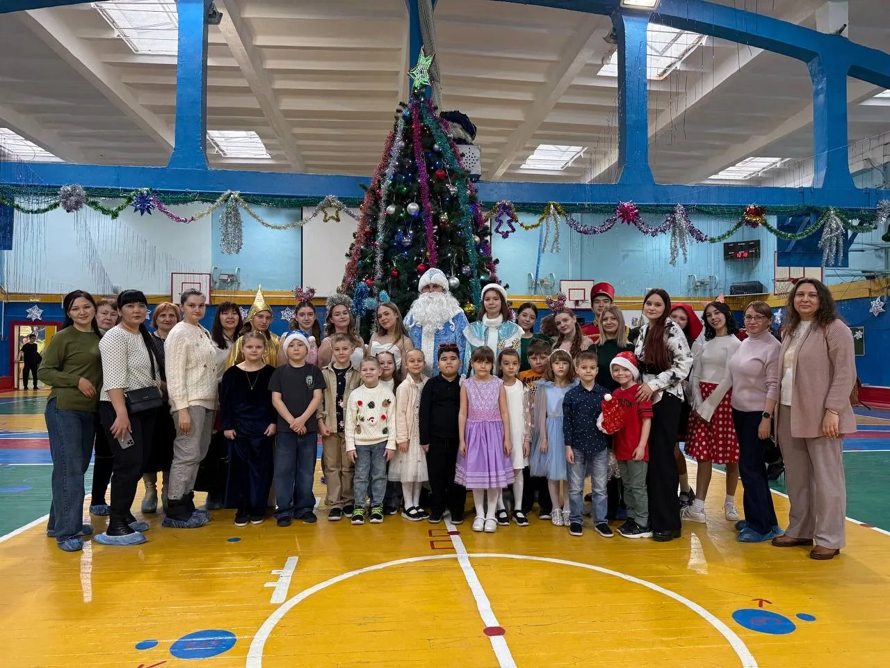 🎄 Волшебство для самых маленьких: в нашем лицее прошел новогодний утренник! 🎁  Мы с огромной радость
