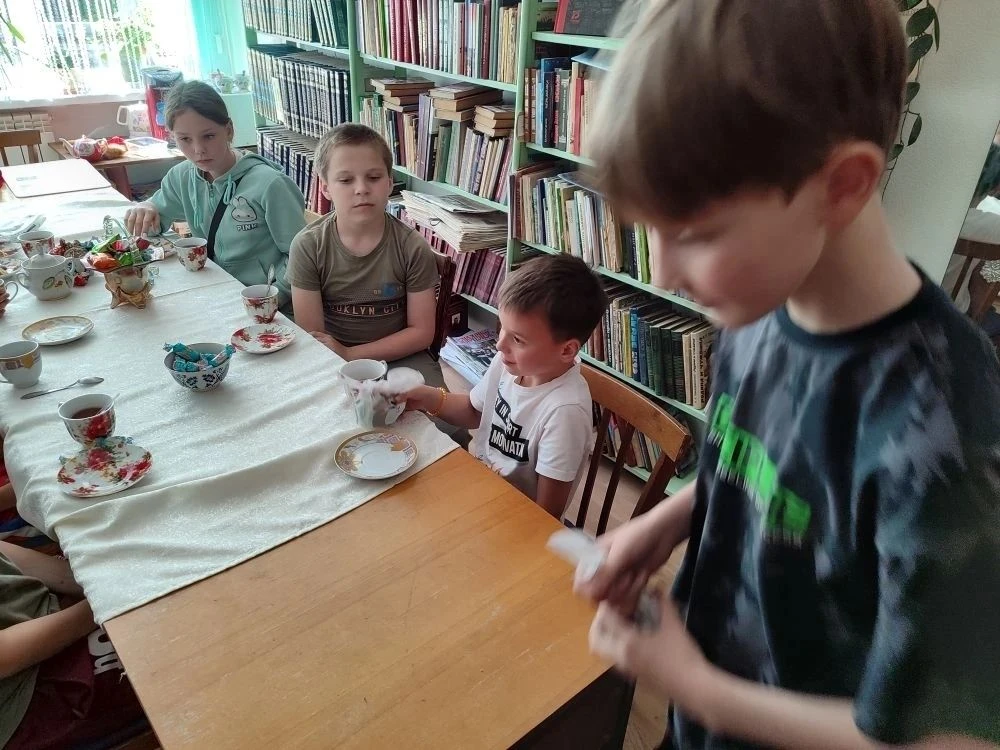🌞1 июня, в День защиты детей в Смолиговской библиотеке прошла игровая программа «Ура! ...