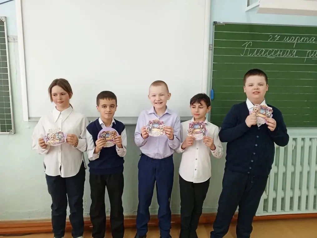 🎭 Аппликация к Всемирному дню театра! 🎭