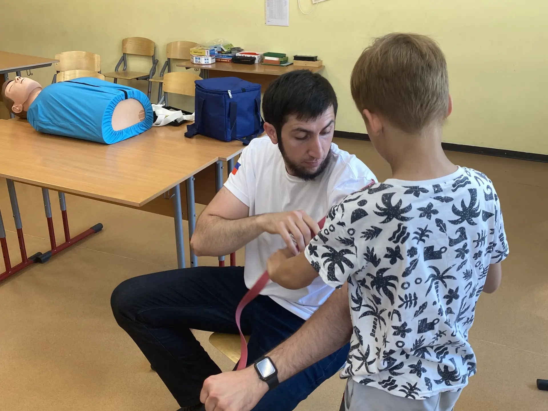 🌞  Лето, солнце, приключения… и немного уроков безопасности от настоящих профессионалов!

Инструкто