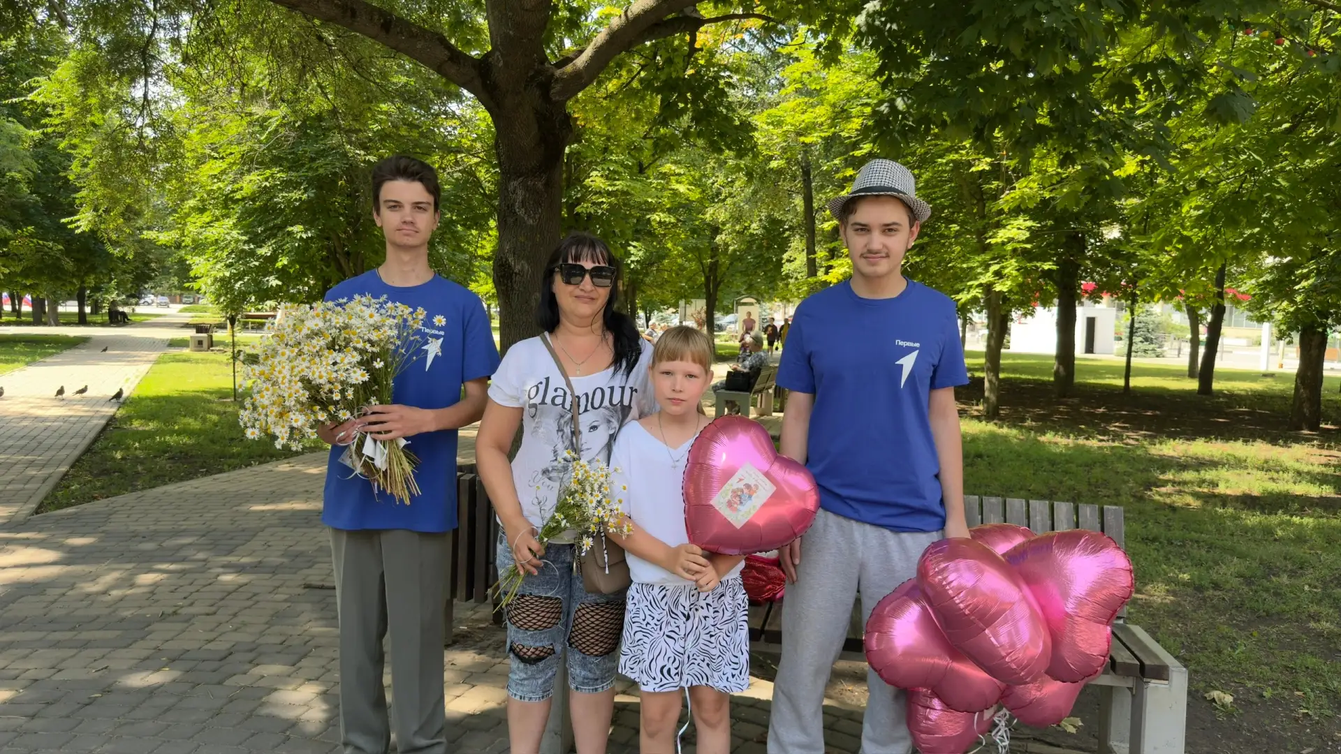 Уже традиционную трогательную акцию ко Дню семьи, любви и верности провели Первые из Ва...