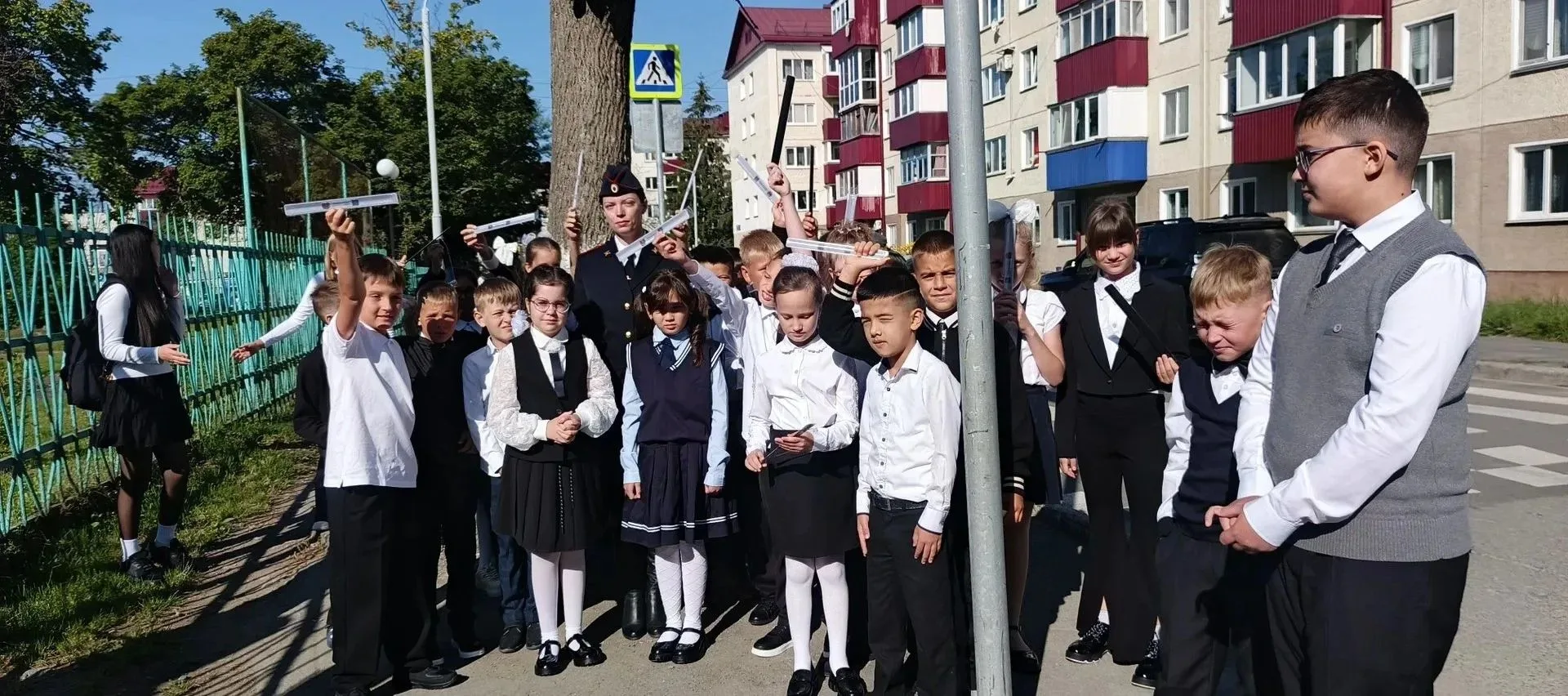 ☀️ «Засветись, чтобы быть в безопасности!»: 4В класс начал учебный год с важных знаний