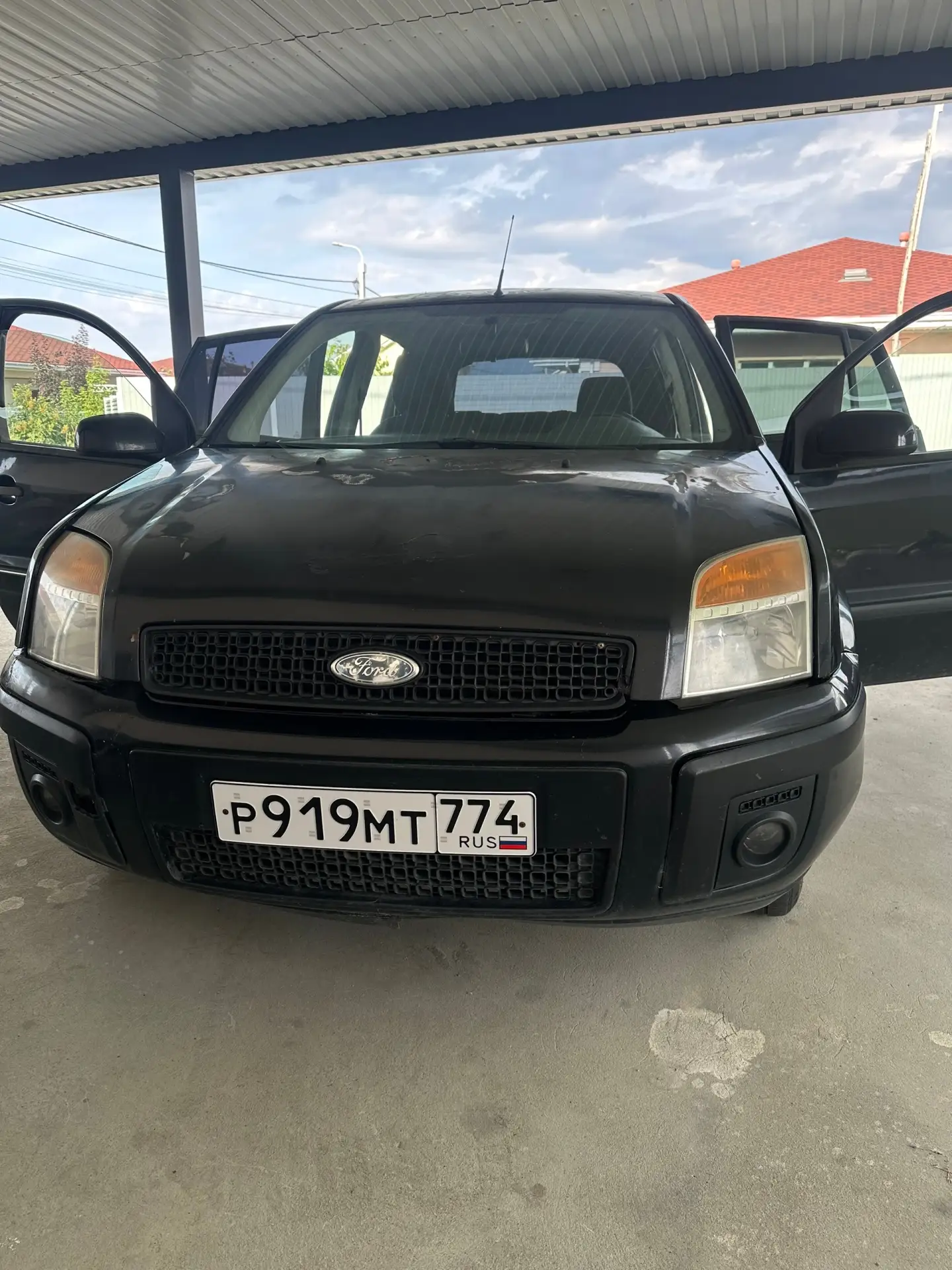 Продам отличный Форд ,на ходу без масложора