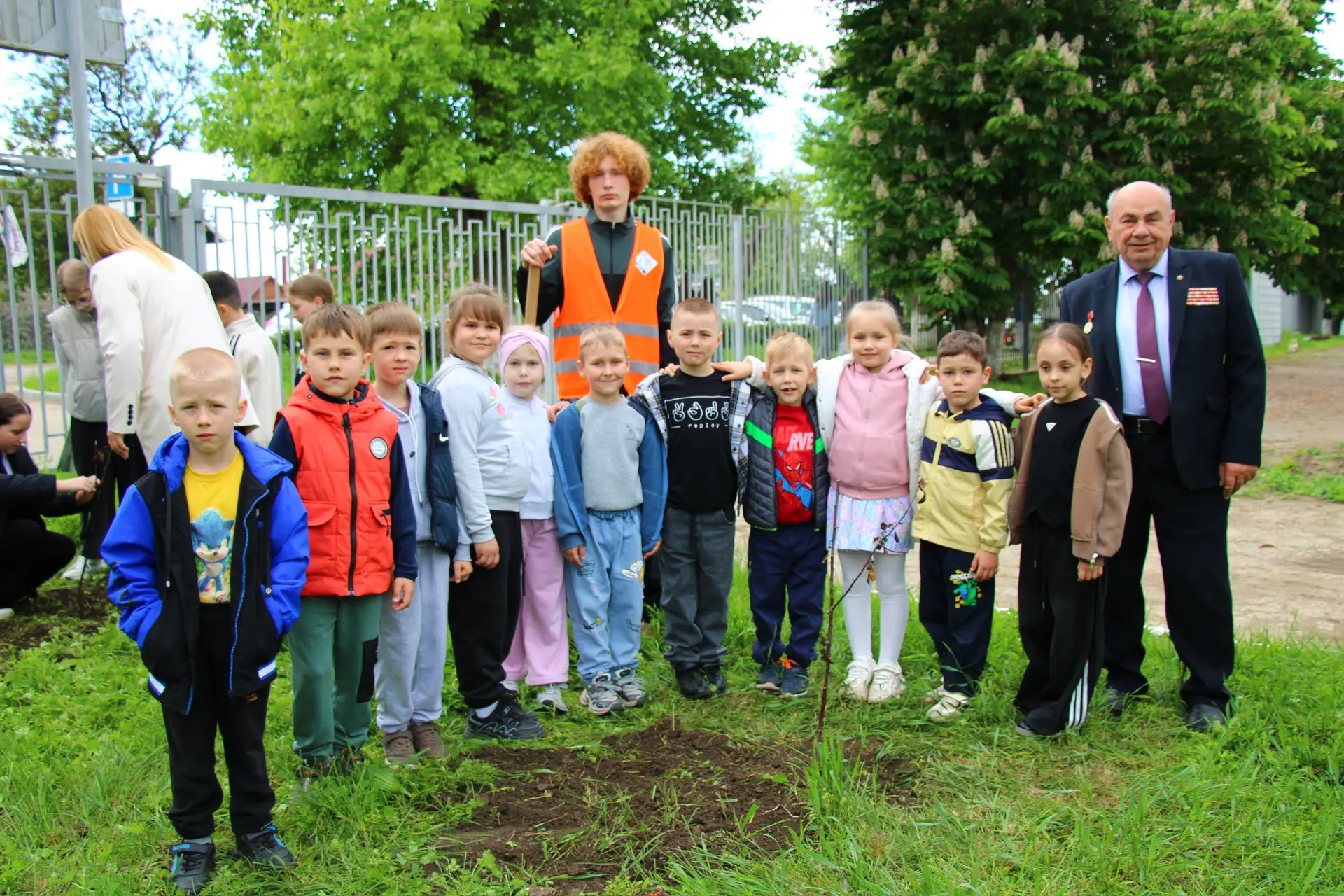 🌳 «Сад — связь поколений»: мы посадили будущее!  19 мая Кореновский политехнический техникум стал це