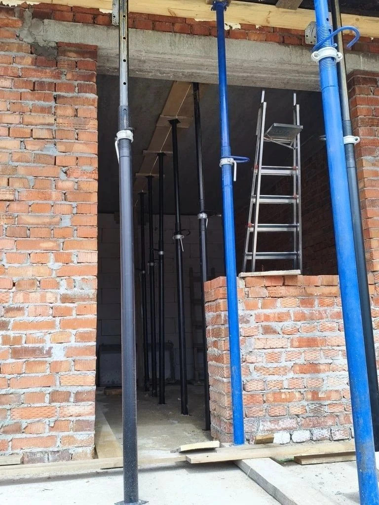 🏗️  На квартале Ватутина в городе Старобельск продолжается строительство многоквартирного жилого дом