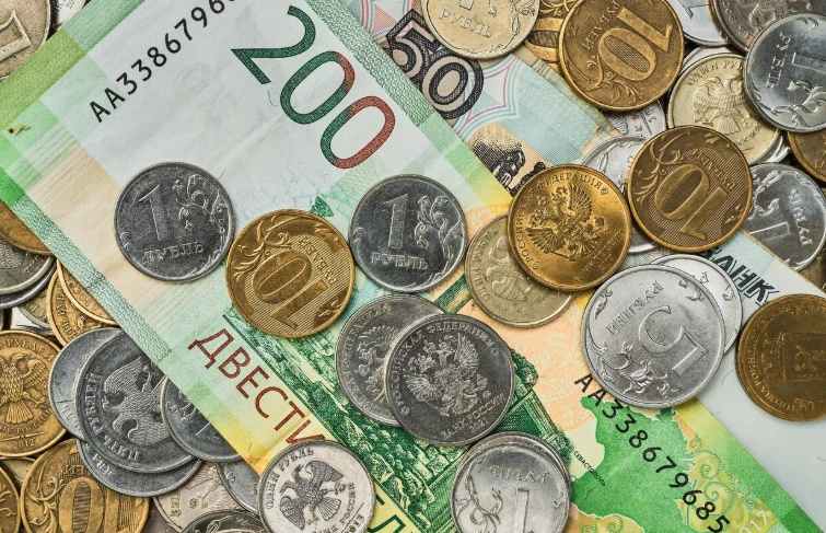 💵 Рубль: текущая ситуация и сценарии развития

Курс доллара стабилизировался в районе 72,2 руб. — э