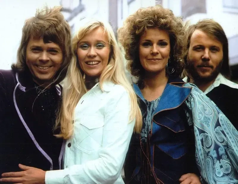 🔈Винтажные фотографии демонстрируют стили шведской европоп-группы ABBA 1970-х годов