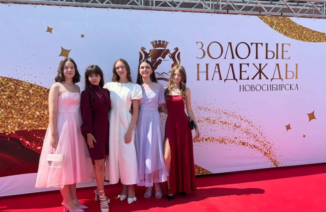 «Впереди у вас тысяча дорог». 
Именно эту фразу сказал Максим Георгиевич Кудрявцев вера нашим выпуск