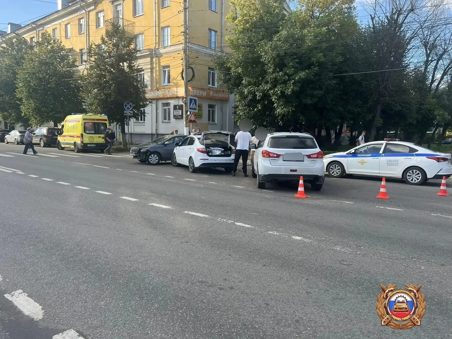 Вечером в Твери произошло массовое ДТП: есть пострадавшая