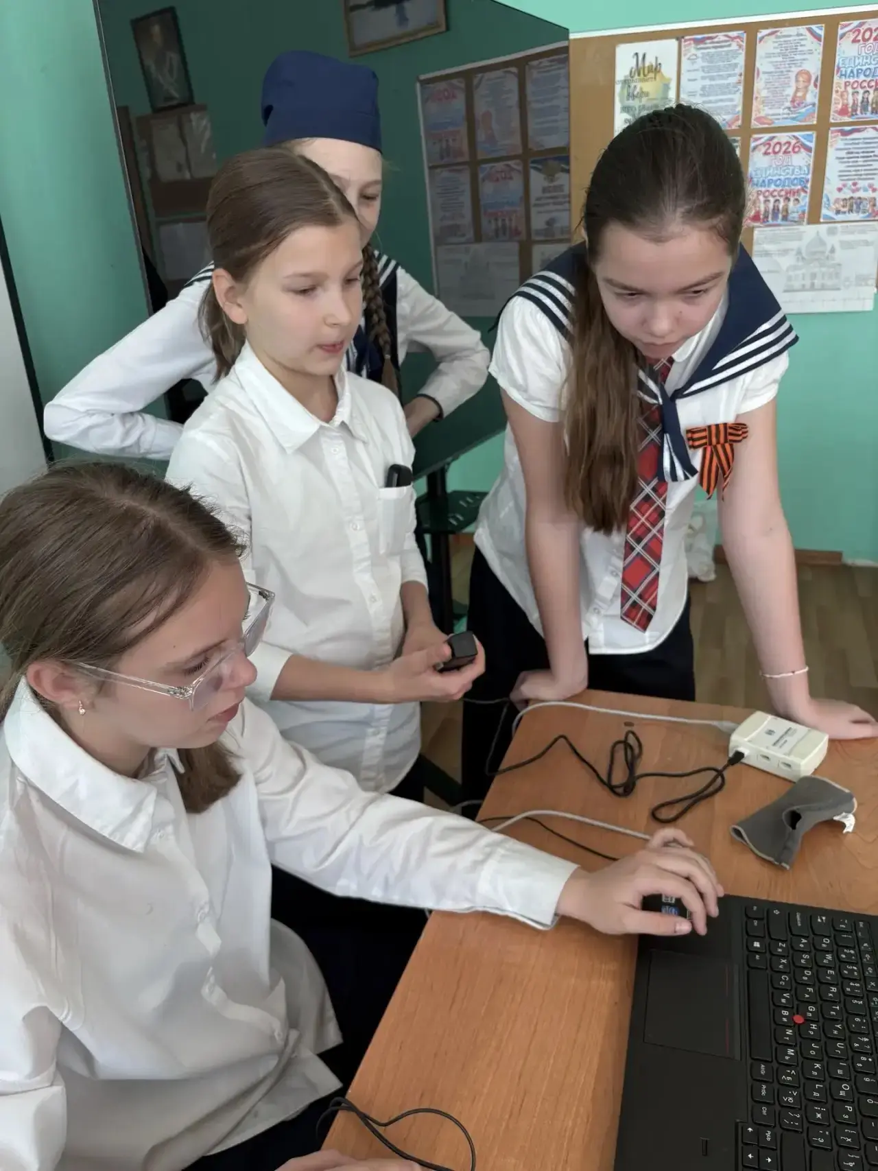 📢 Что скрывает твоя рука? Узнали пятиклассники!  На этой неделе на внеурочке в 5-х классах, под руко