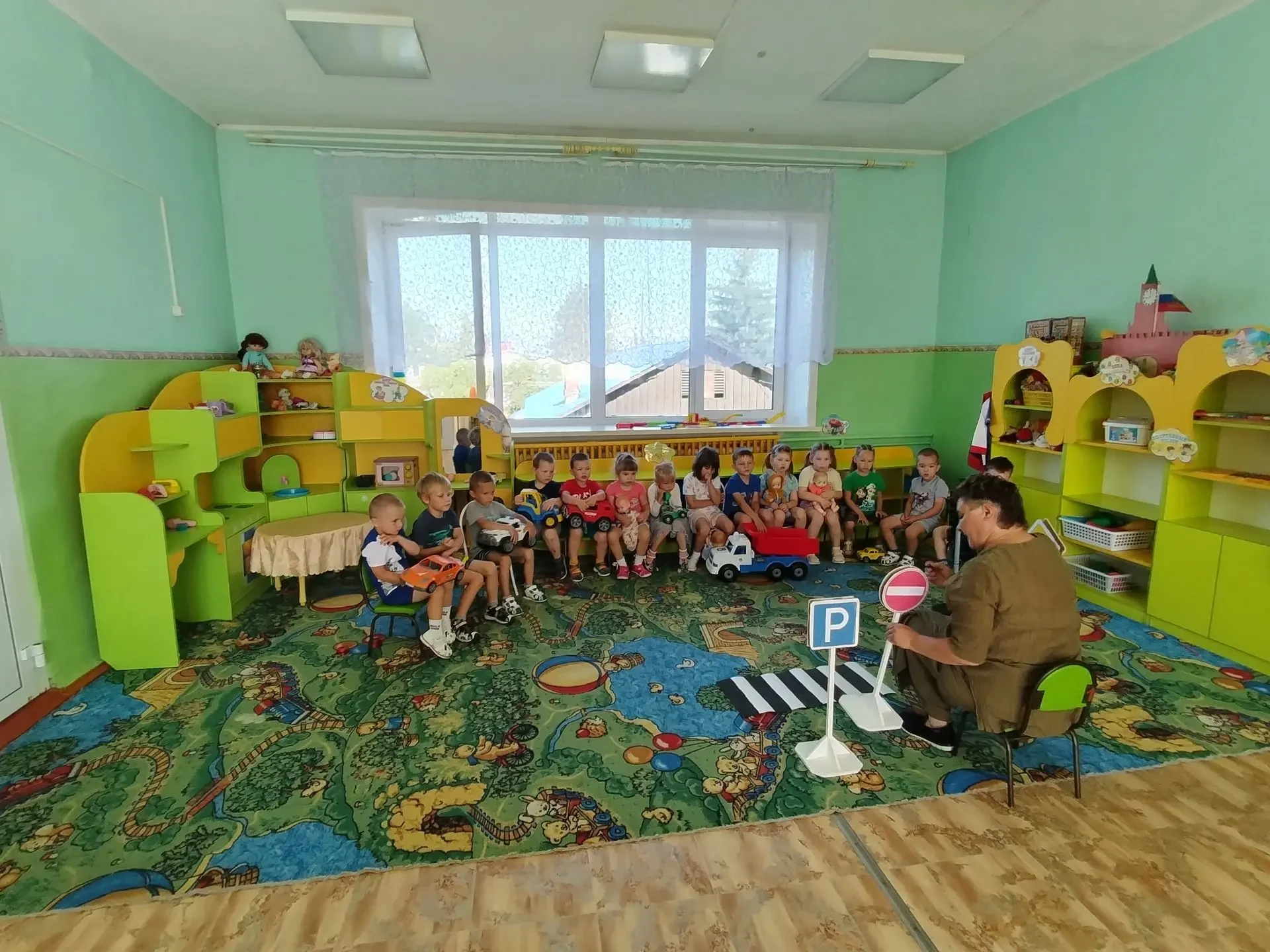 Хотим поделиться новостями из жизни средней/старшей группы за 6 июля.

День был посвящен безопасност