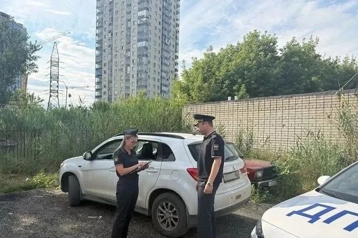 В Волгограде судебные приставы изъяли автомобиль Mitsubishi ASX у владельца из-за крупн...