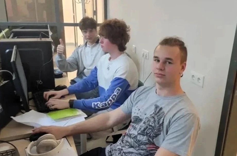 🏆💻Успех 10 «В» класса на 4-м этапе турнира «КИБЕР-БОЙ» Поздравляем команду 10 «В» с достойным выступ