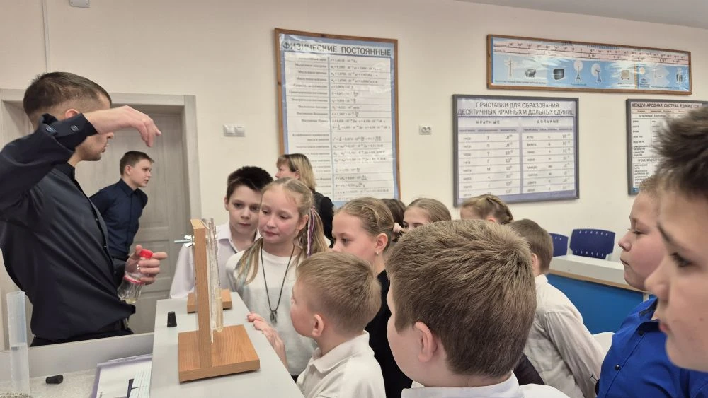 🧑‍🔬Российский день науки в 3А!   📅8 февраля Россия отмечает День науки — праздник в честь великих от