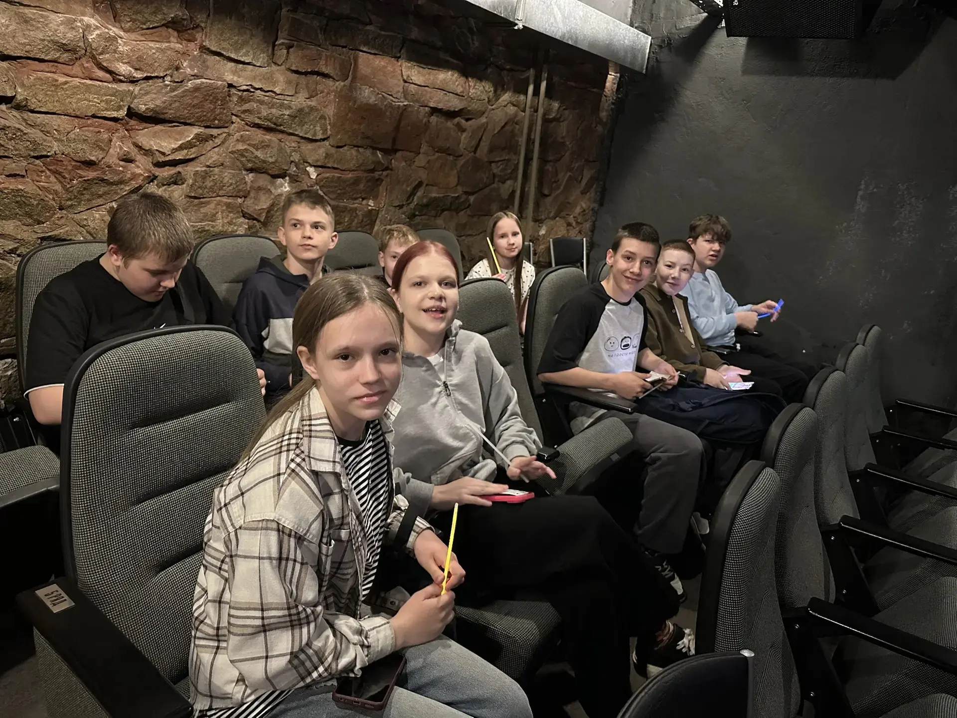 🎭 13-го мая ученики 6Г класса в сопровождении Гавриловой Е. И. и Михеева И. А. Посетили спектакль Пе