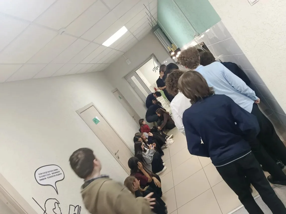 Сегодня, 22 апреля, в школе проведены всероссийские учения по отработке комплекного сце...
