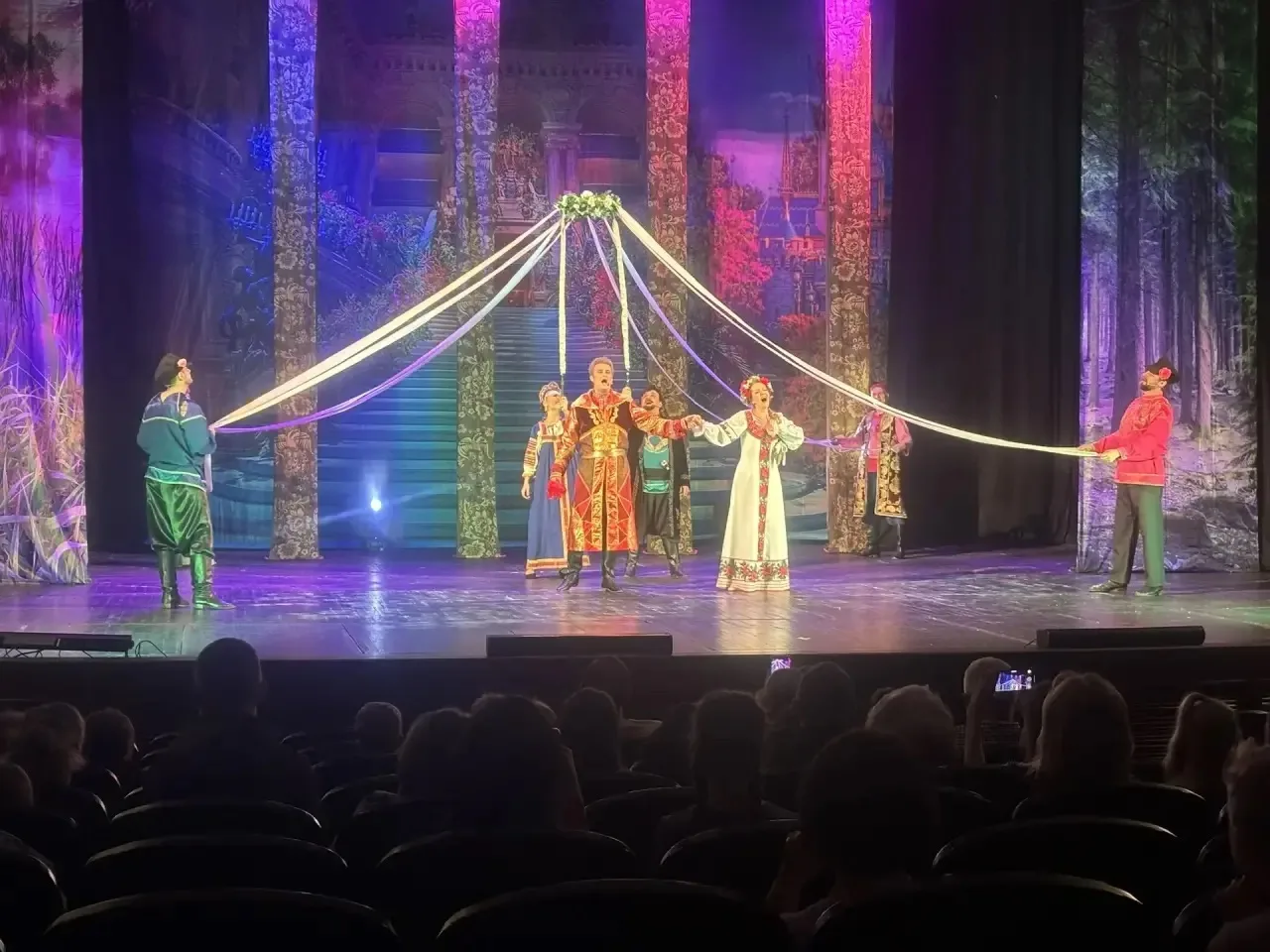 🎭КАНИКУЛЫ С ПОЛЬЗОЙ ✨ В последние дни каникул ученики 5б кл.,5в кл. и 6г кл. вместе с классными руко