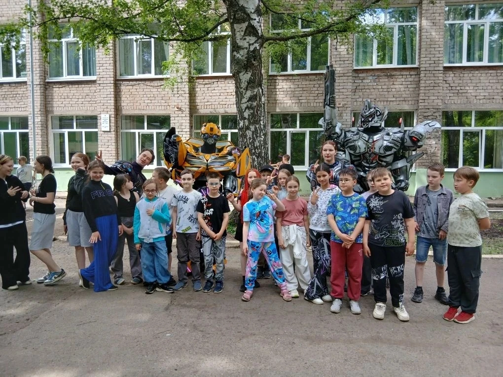 🌸Лето в нашем лагере продолжается

🎩Сегодня наши юные зрители с  большим удивлением наблюдали за н
