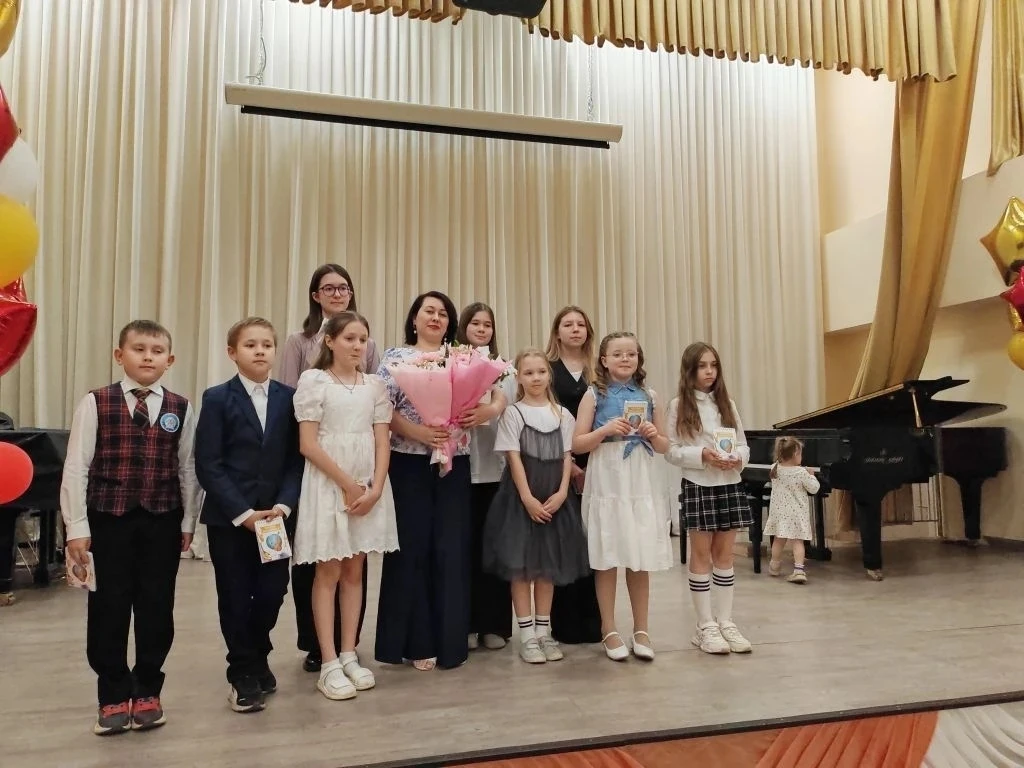 🎹Учащиеся фортепианного отделения  продолжают выступать на концертах родительских собр...