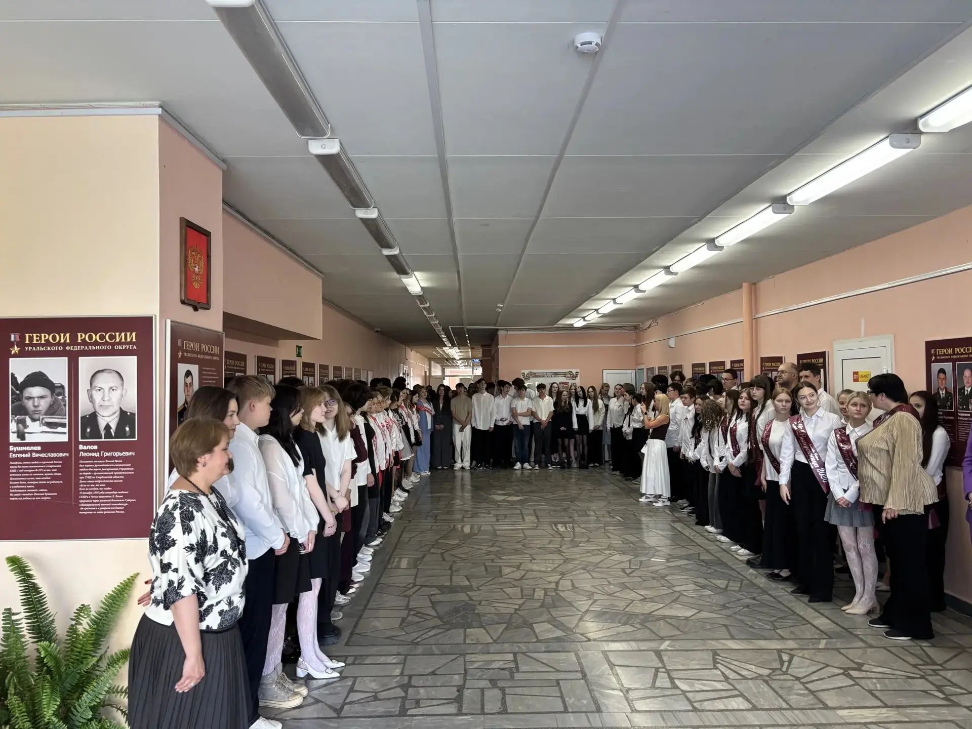 С окончаньем девятого класса! Сегодня прошел  праздник Последнего звонка для обучающихся 9-х классов
