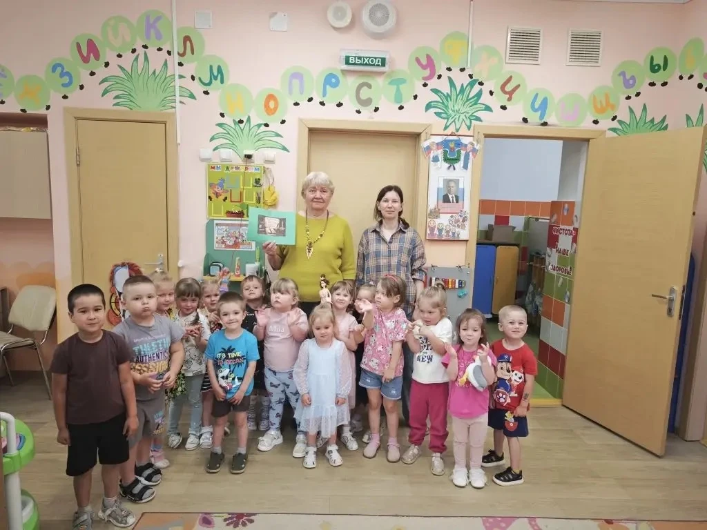 📚 В честь Общероссийского дня библиотек заведующая библиотеки Николайчик Н.М. посетила...