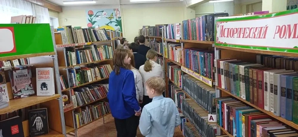 Ученики 5 «В» класса совершили увлекательное путешествие в мир книг, посетив модельную библиотеку им