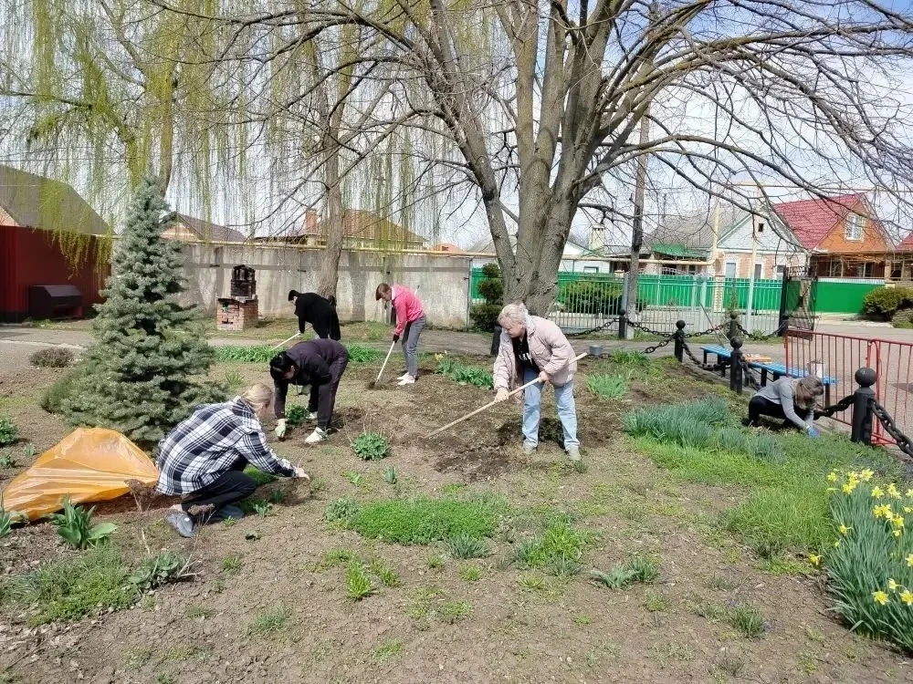 🐌🌱Образовательные организации района принимают участие во Всекубанском субботнике, который начинает 