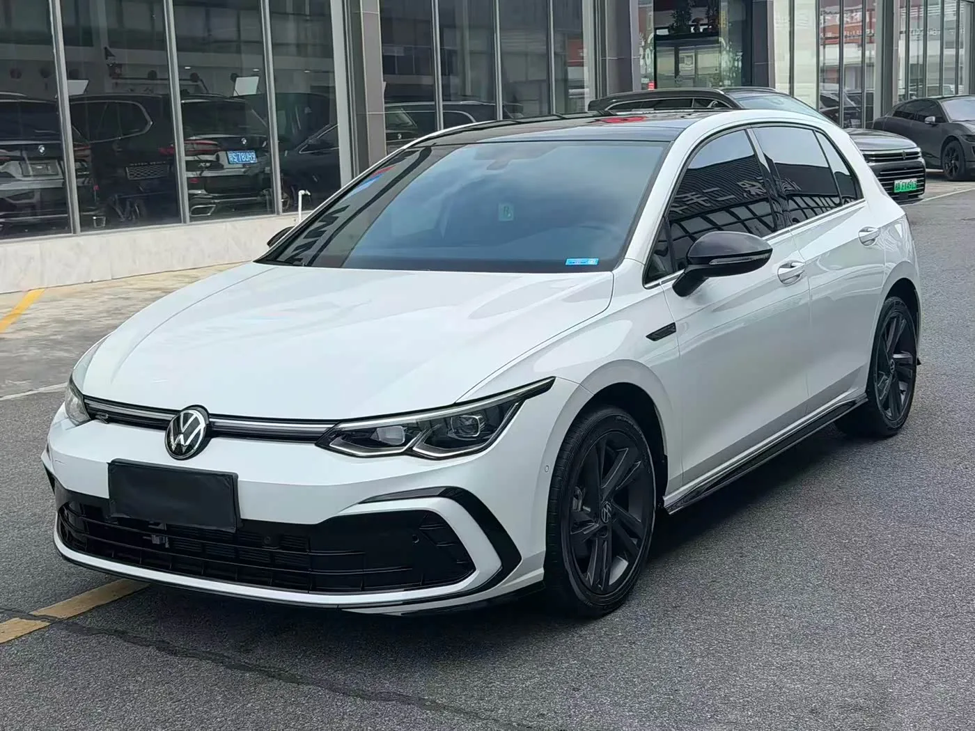 🇨🇳 Доступен для заказа из Китая

Volkswagen Golf (рестайлинг) 2023 год, 1,4 л (150 л.с.), робот (D