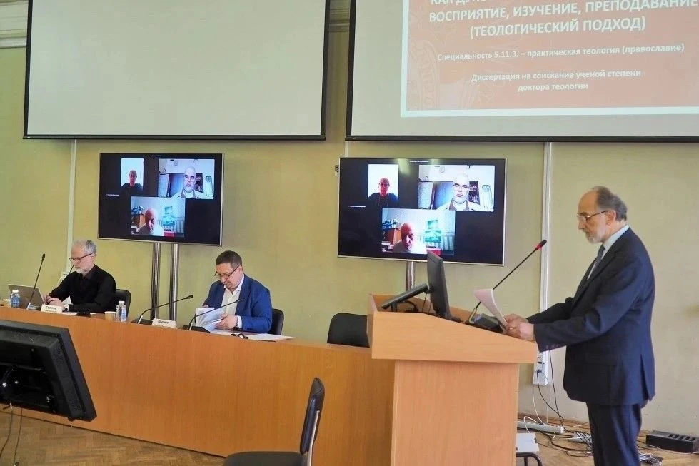 В СПбГУ состоялись публичные защиты докторской и кандидатской диссертаций по теологии