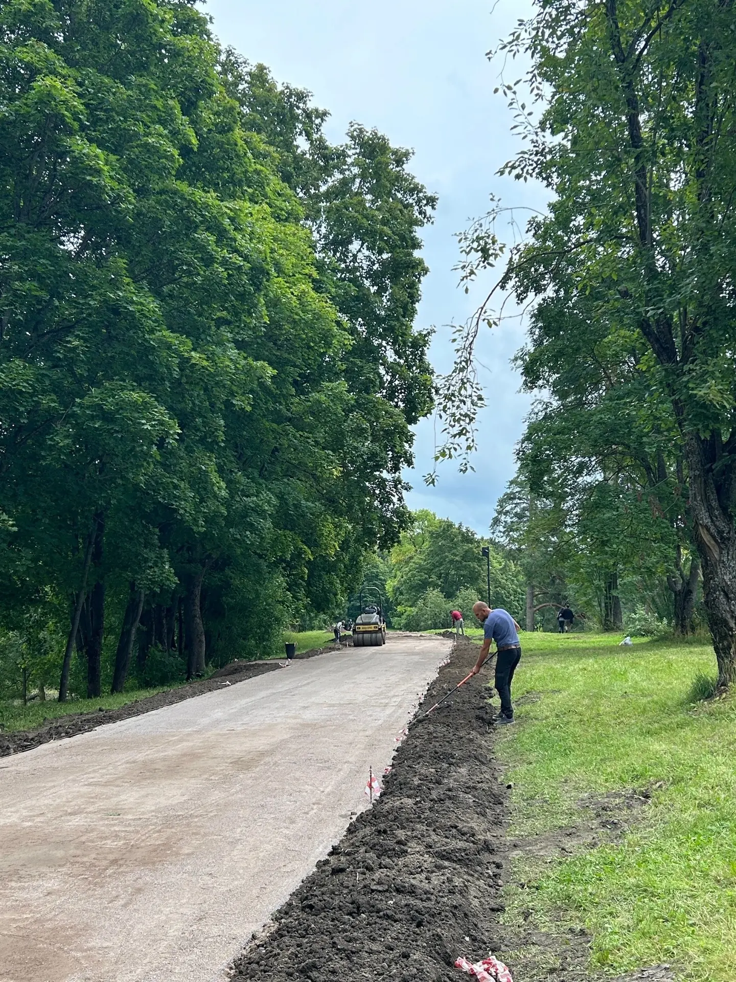 🌿В Приоратском парке продолжается ремонт Императорской дороги. В этом году Парковое аг...