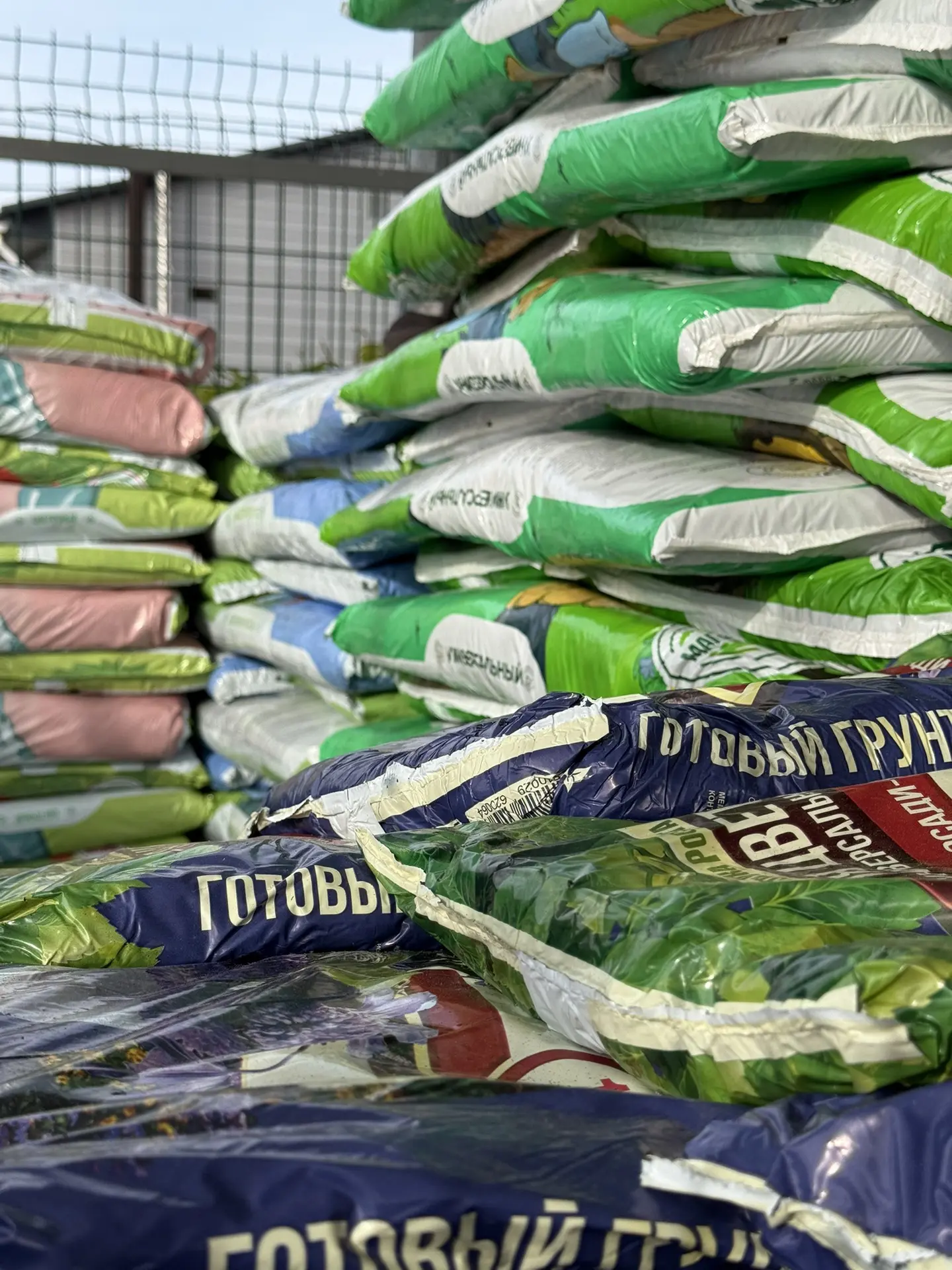 Первый день сентября начнем не с уроков, а с большого объёма земли!