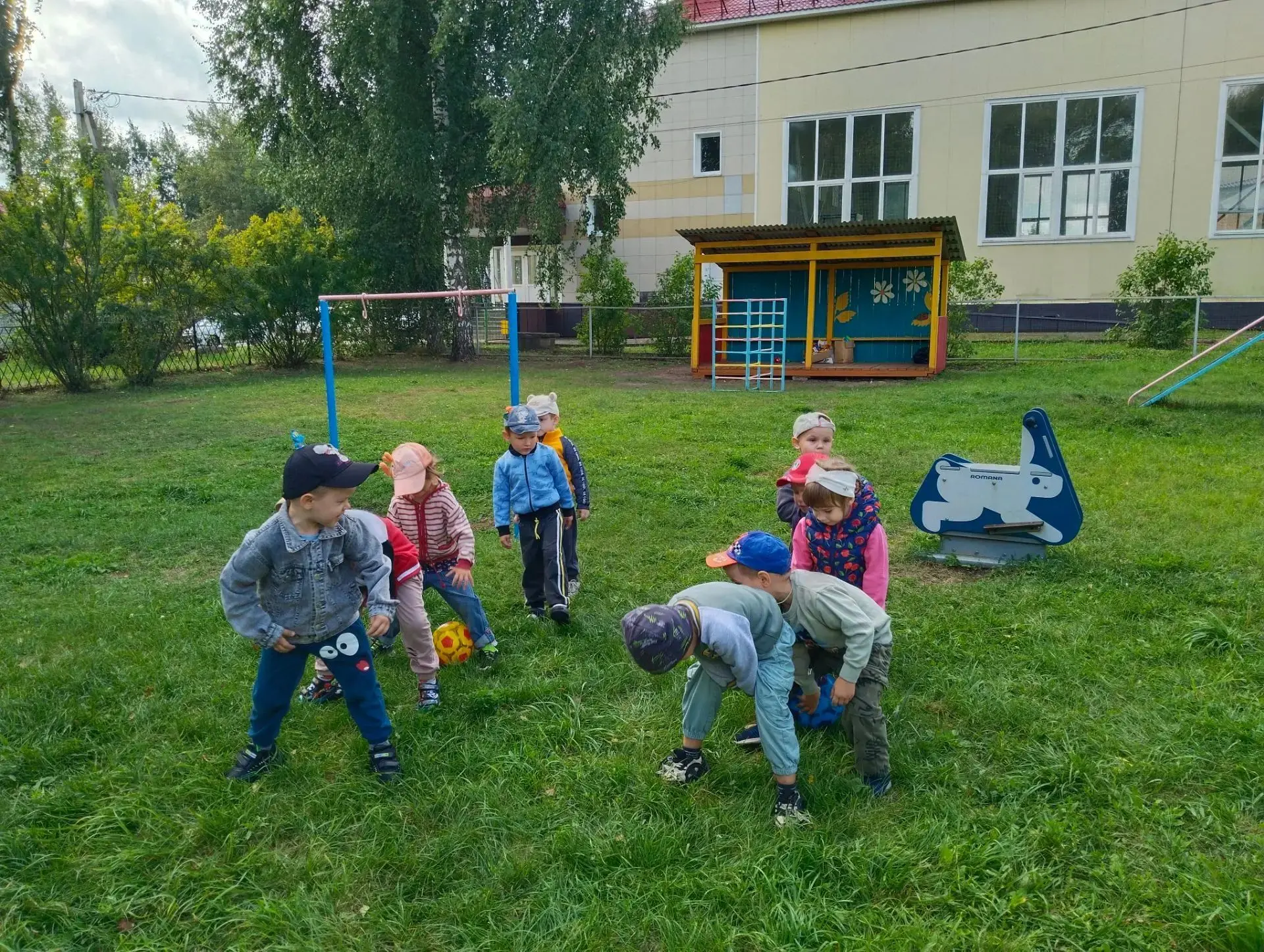 Лето- это самая веселая и беззаботная пора для всех детей, когда дети могут вдоволь бег...