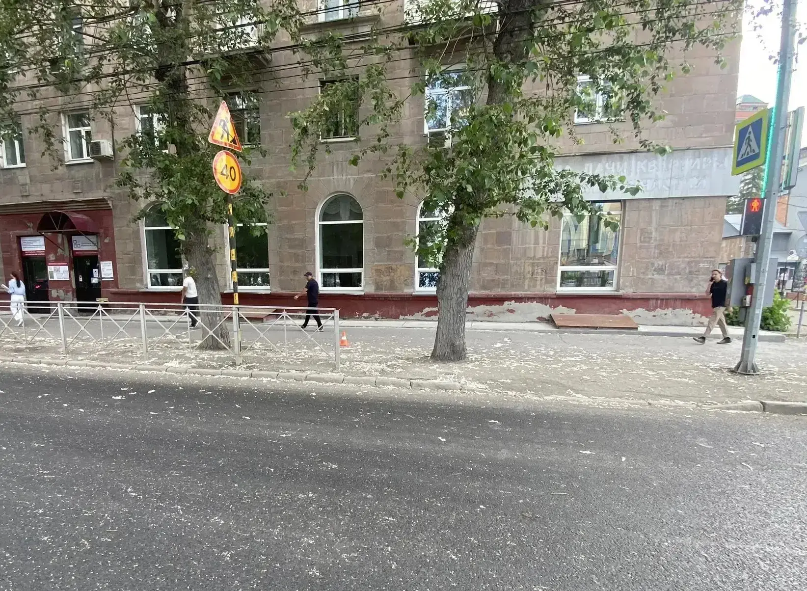 🛴 17-летий подросток на арендном электросамокате наехал на тротуаре на 45-летнюю женщи...