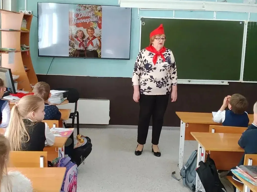 19 мая в день Пионерии в 1 «В» классе прошло мероприятие "Всегда готов!"   Ветеран педагогического т