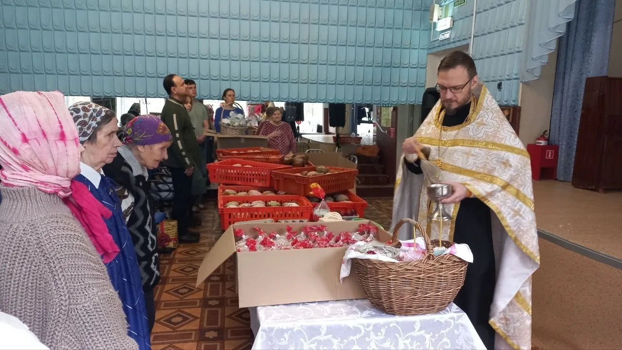 Освящение куличей для постояльцев Тверского геронтологического центра    В канун Светлого Христова В
