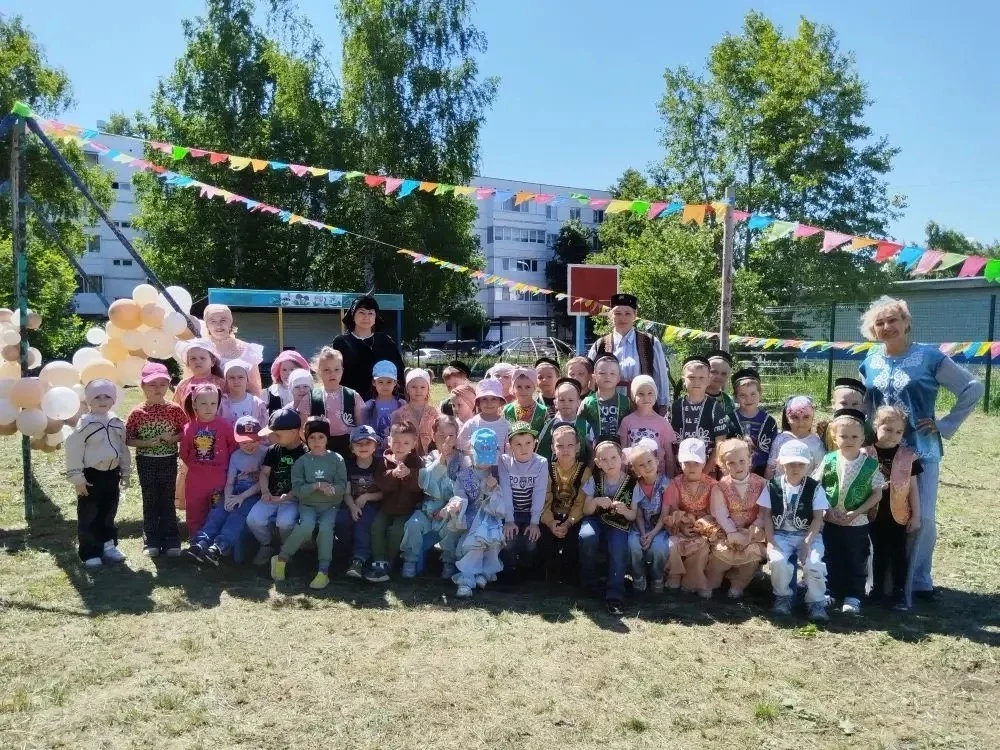 Сегодня в нашем детском саду прошёл традиционный праздник Сабантуй — яркий и шумный , который уже мн