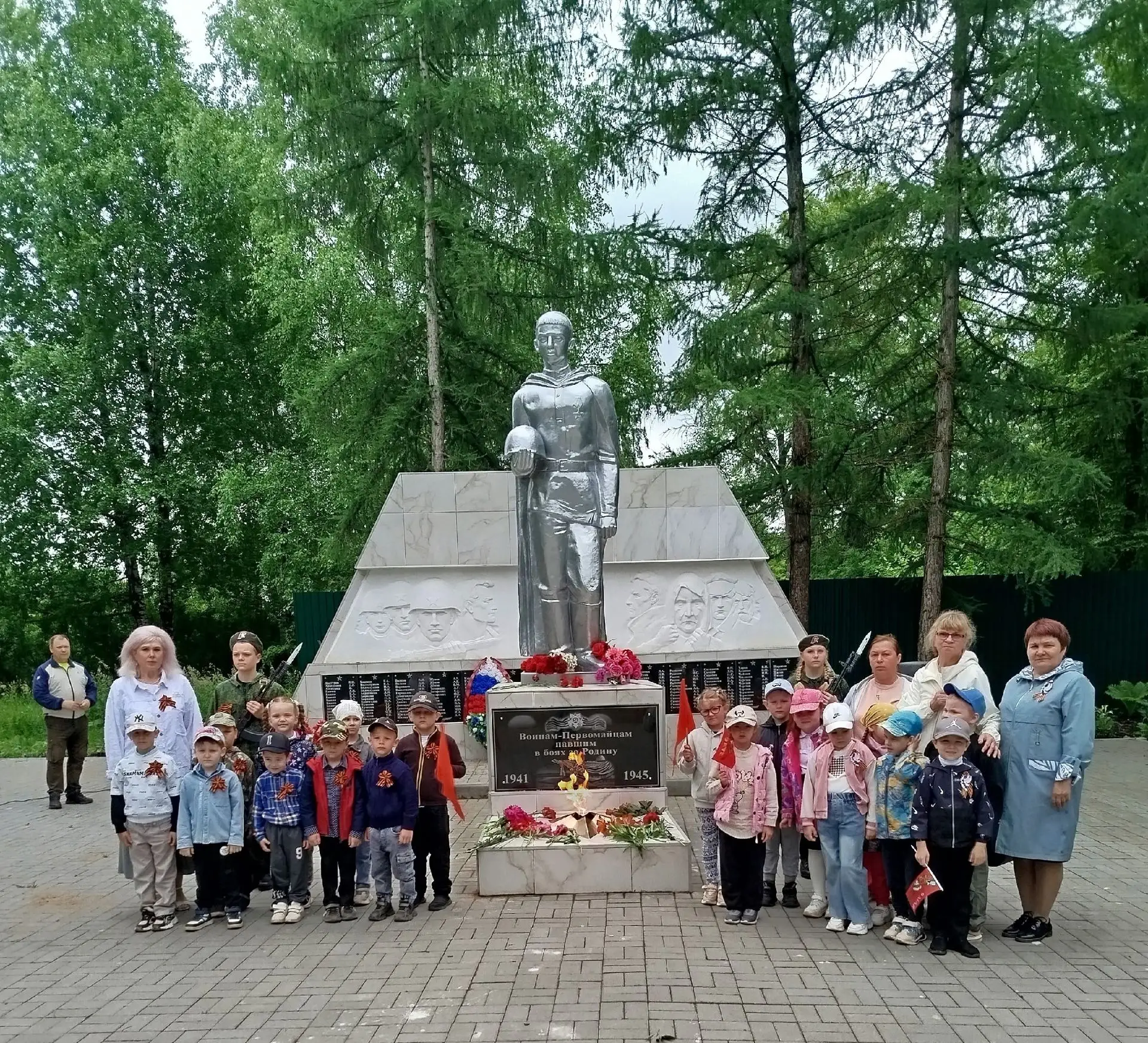 🕯"Маленькие хранители большой памяти..."