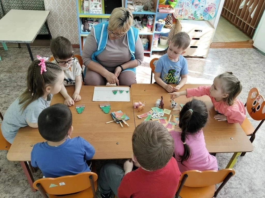 В средней группе прошло занятие по математике, закрепление пройденного материала.  - За...