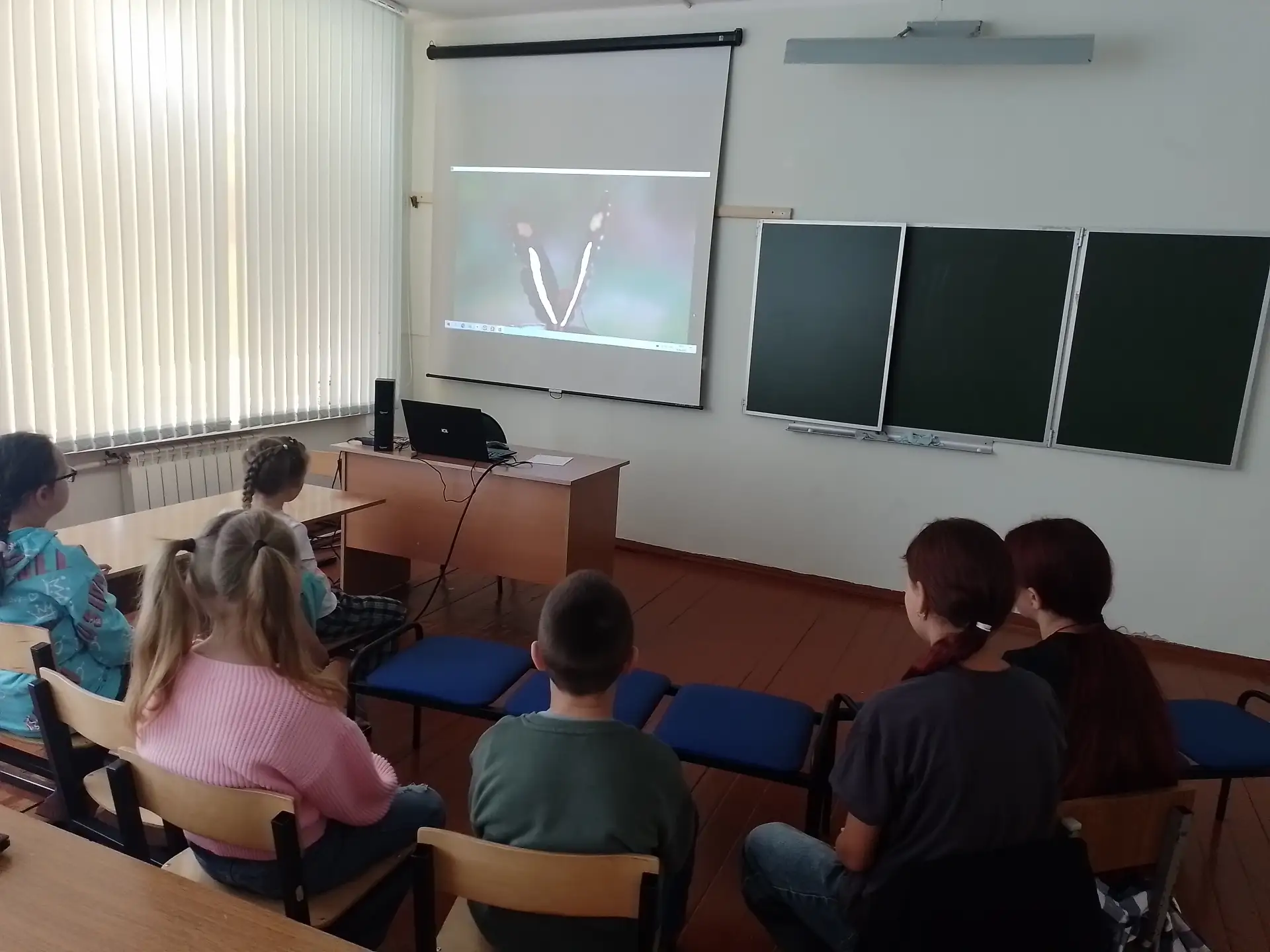🦋✨ День бабочек в лагере «Пчёлки»: крылья, веселье и море открытий! ✨🦋

Сегодня в нашем пришкольно