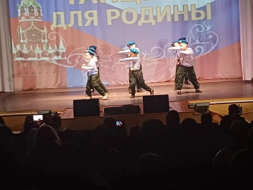 "Поем и танцуем для Родины" так назывался конкурс, который прошел сегодня в ГДК "Верас"...