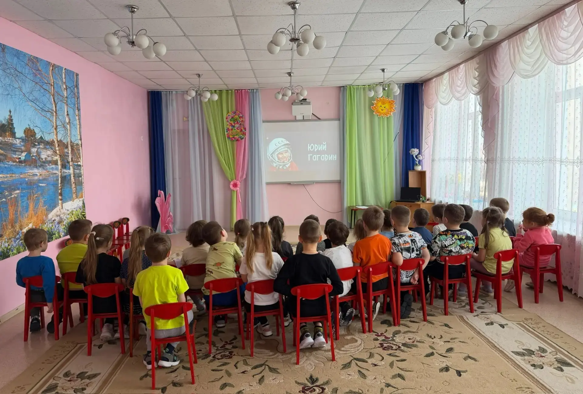 В честь дня рождения первого космонавта Юрия Гагарина в старшей и подготовительной груп...