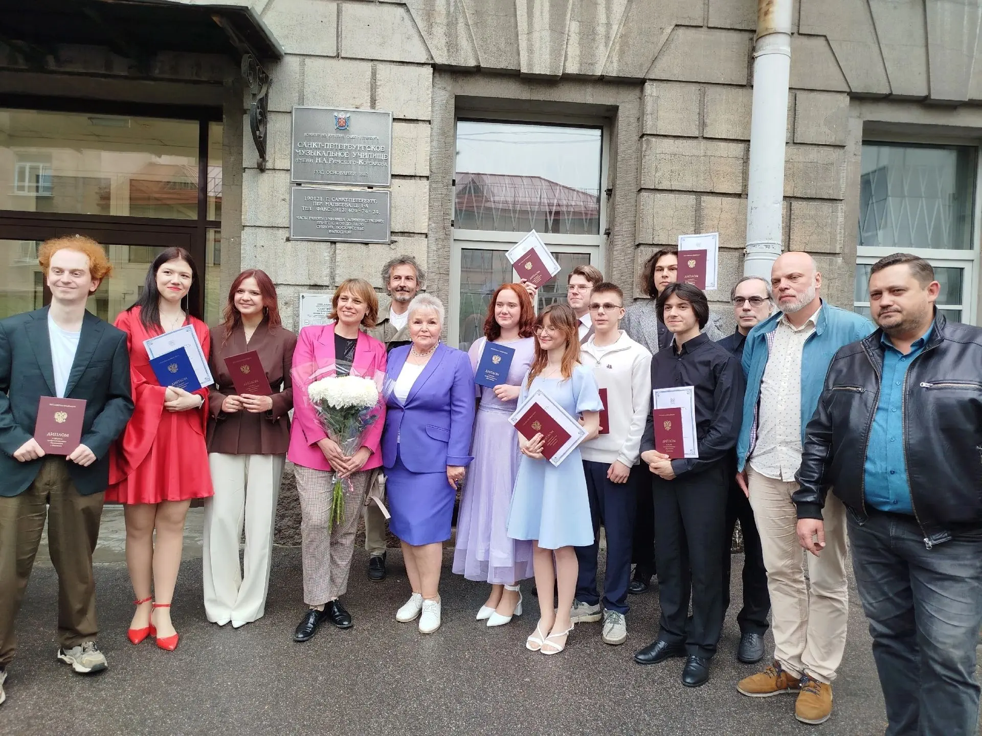 Пост №10. ПОСТУПЛЕНИЯ в ВУЗы. НАРОДНИКИ. 👨‍🎓

🔹 ЗАХАРЯН Артём (гитара) поступил на специалитет 53