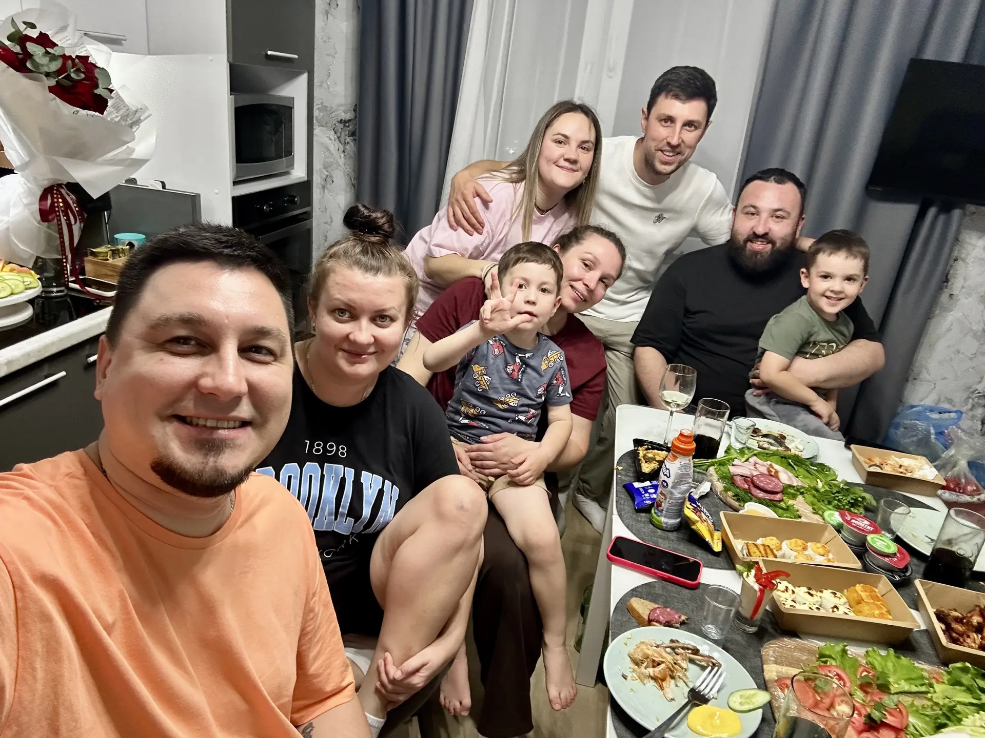 Сегодня радостное событие — к нам приехали наши дорогие родственники! 🏠✨