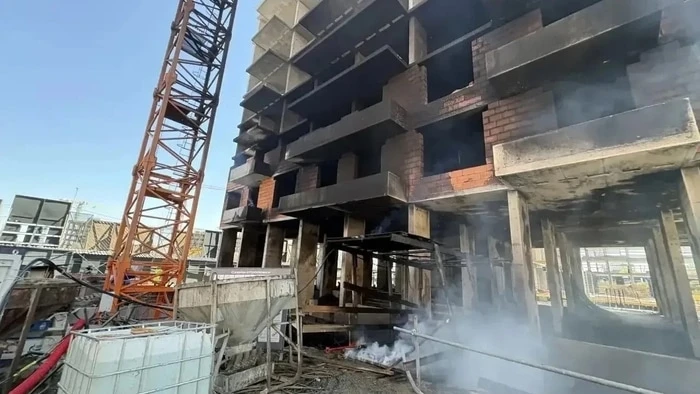 Виновникам пожара на стройке в Омске грозит до пяти лет колонии