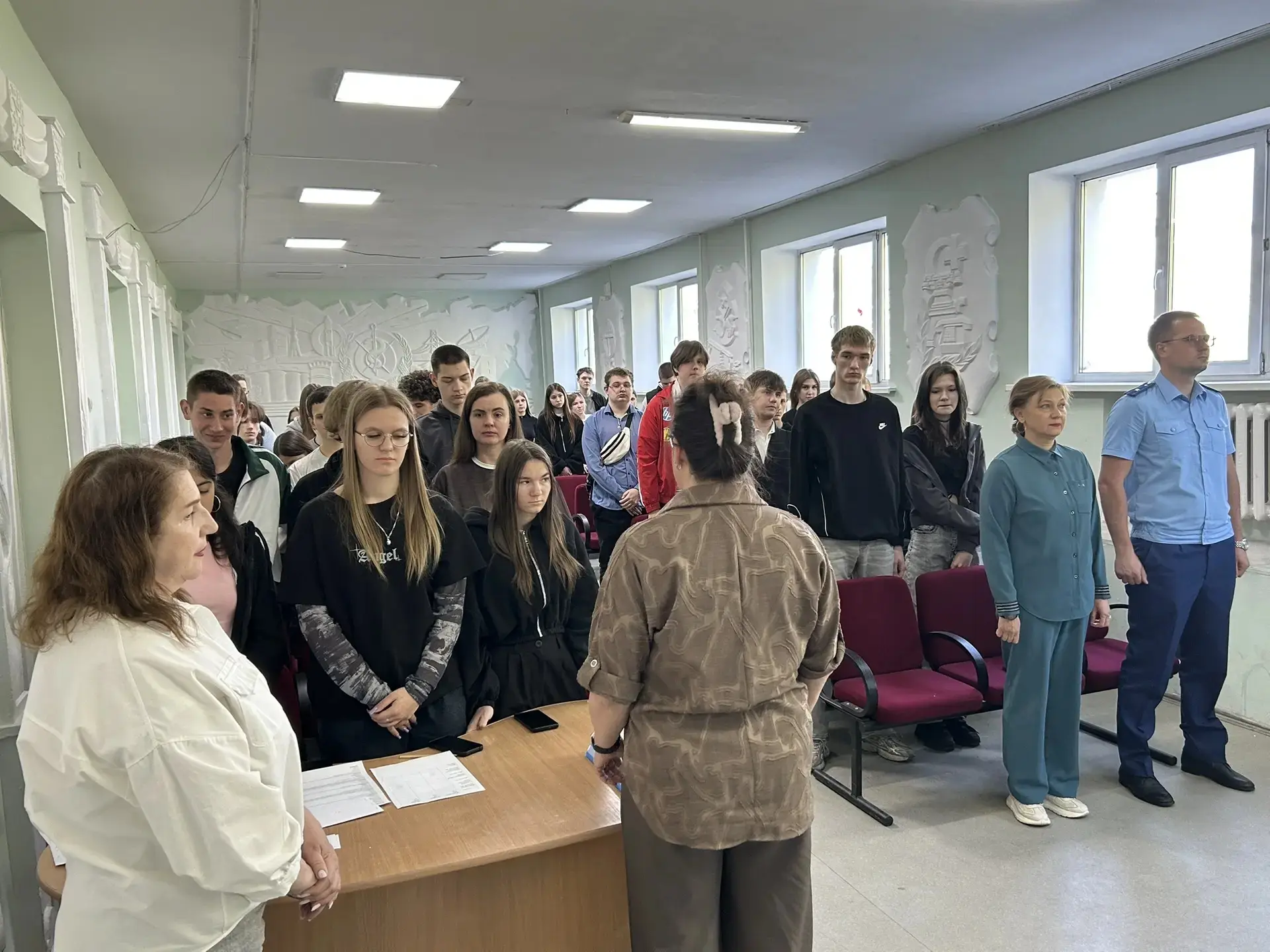 Амурский институт железнодорожного транспорта скорбит по погибшим студентам и почтил их память  Мину