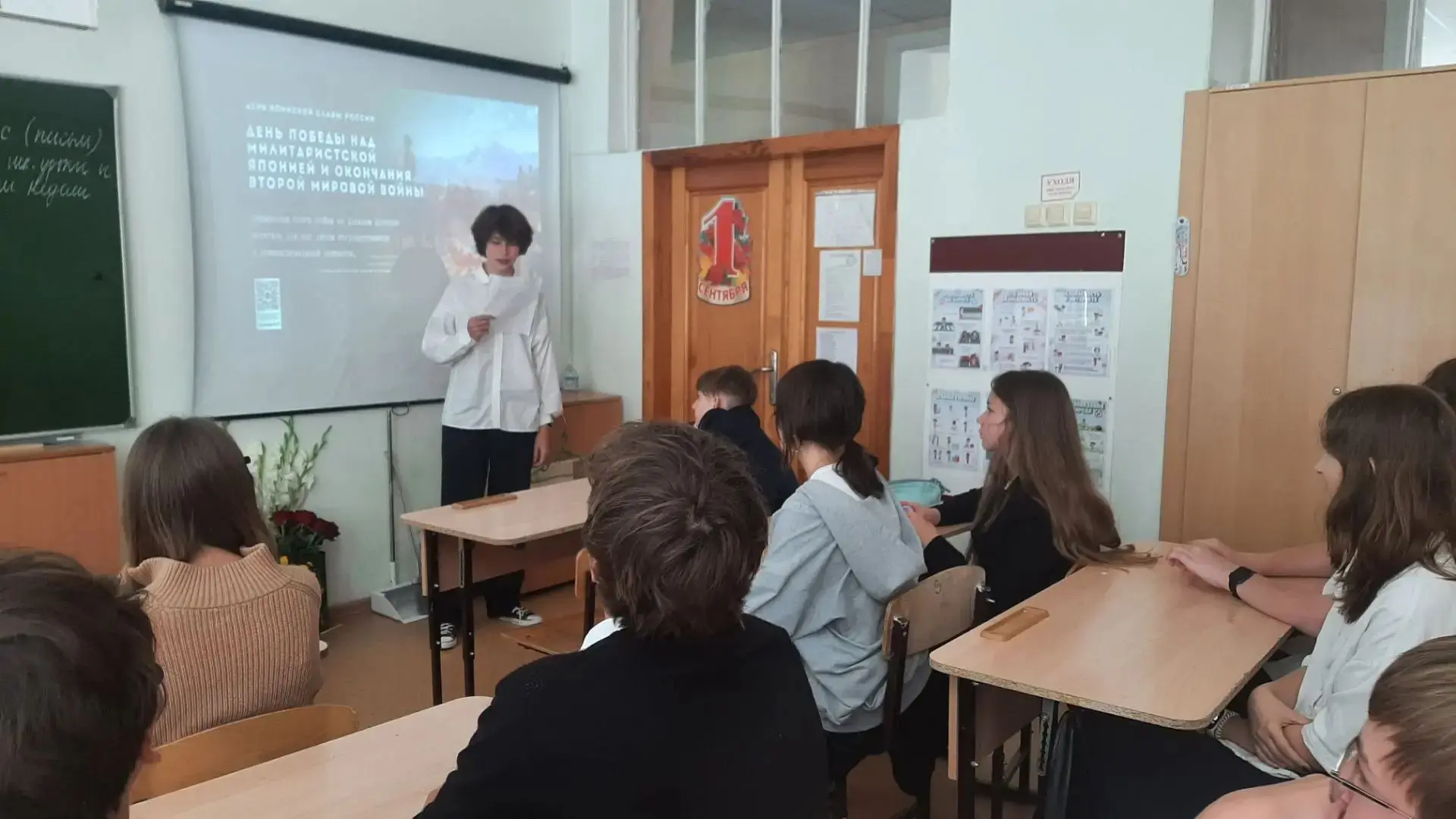 🇷🇺В 8Б классе состоялись тематические классные часы, приуроченные к памятным датам: Д...