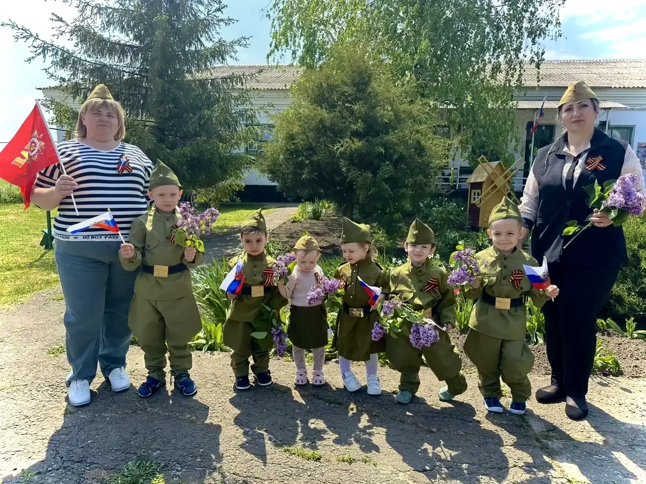 В группе «Почемучки» ко дню празднования Великой Победы прошло мероприятие «9 мая - Поб...