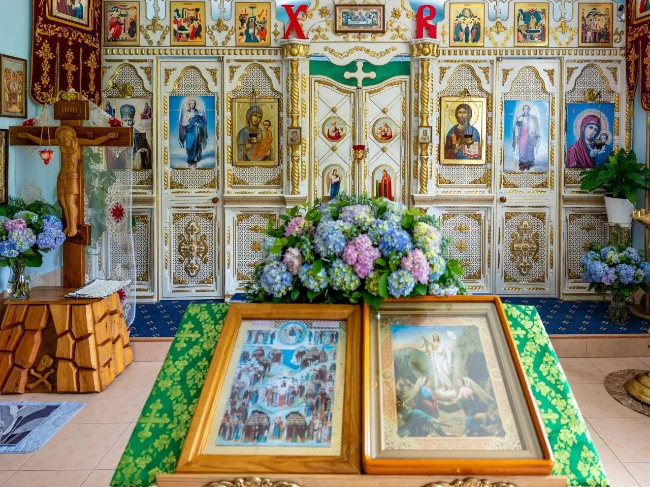 Воскресенье, 14 июня - неделя Всех Святых в земле Русской просиявших, 
их же молитвами да дарует нам
